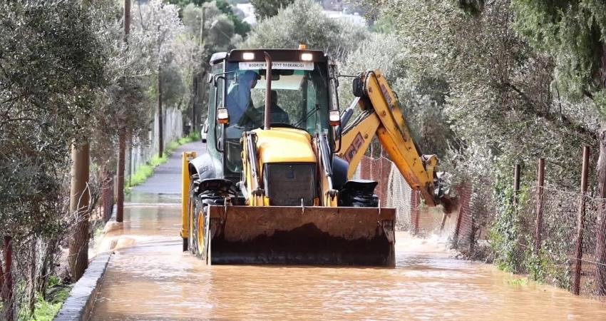 Bodrum Belediye Başkanı Mandalinci, taşkınların yaşandığı Kızılağaç’ta incelemelerde bulundu Bodrum Belediye Başkanı Tamer Mandalinci, şiddetli yağış nedeniyle taşkınların yaşandığı