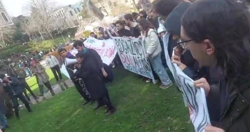 Boğaziçi Üniversitesi öğrencileri, cumartesi sabahı şafak operasyonuyla kulüp odalarının boşaltılmasına