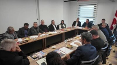 Bornova Belediye Başkanı Ömer Eşki, ilçede görev yapan muhtarlarla bir