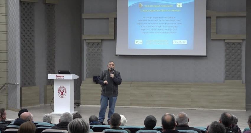 Bornova’da arıcılığa destek sürüyor: 10. Arıcılık Kursu 100 kursiyerle başladı Bornova Belediyesi’nin 10. Arıcılık Kursu, 100 kursiyerin katılımıyla Nevzat Kavalar