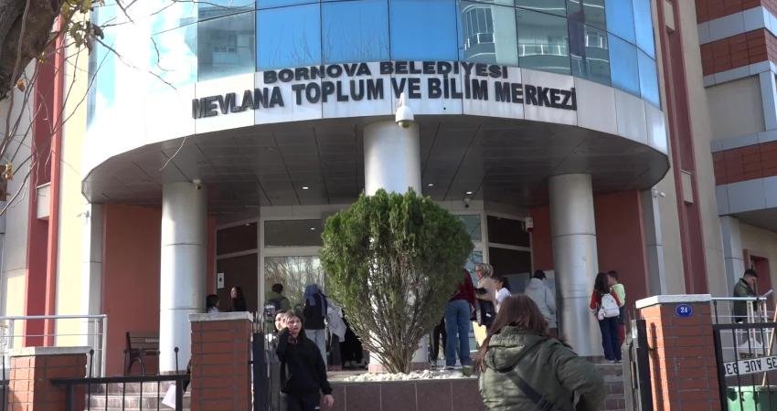Bornova Belediyesi Mevlana Toplum ve Bilim Merkezi’nde düzenlenen bilim kulüpleri