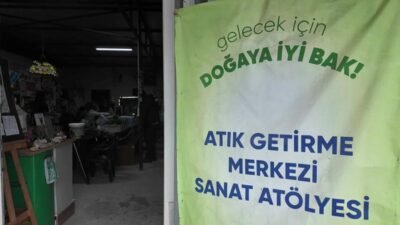 Bornova Belediyesi’nin düzenlediği “Kendi Kompost Kovamı Yapıyorum, Kendi Kompostumu Üretiyorum”
