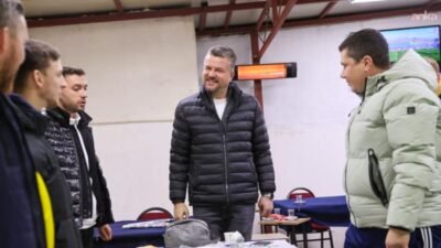 Buca Belediye Başkanı Görkem Duman, Kozağaç’ta düzenlenen sahur programında vatandaşlarla