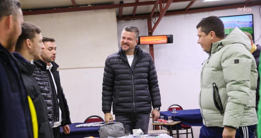 Buca Belediye Başkanı Görkem Duman, Kozağaç’ta düzenlenen sahur programında vatandaşlarla