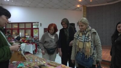 Buca Belediyesi’nin kurduğu Hediyelik Eşya Pazarı, iki gün boyunca onlarca