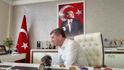 Burdur Belediye Başkanı Ali Orkun Ercengiz, DMD hastası Süleyman Akın’ın babası Sergen