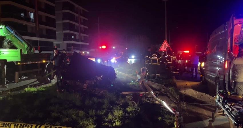 Burdur’da 6 ay önce evlenen genç çift kaza yaptı: 1 ölü, 1 yaralı Burdur’da 6 ay önce evlenen genç çiftin bulunduğu otomobilin elektrik