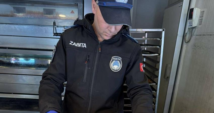 Burhaniye Belediyesi Zabıta Müdürlüğü ekipleri, ramazan ayı boyunca halk sağlığını