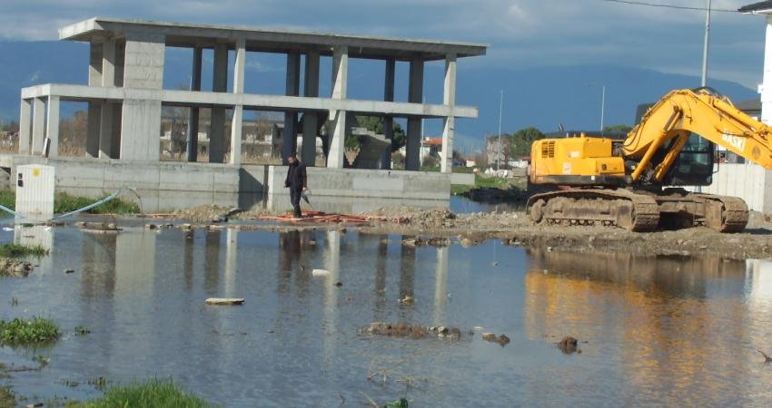 Burhaniye’nin Ören Mahallesi sakinleri zarar gören kanalizasyonun hızla onarılmasını istiyor Balıkesir’in Burhaniye ilçesi Ören Mahallesi’nde yaklaşık iki hafta önce yolun