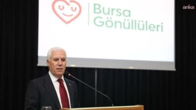 Bursa Büyükşehir Belediyesi’nin düzenlediği iftar programında “Bursa Gönüllüleri” ile bir
