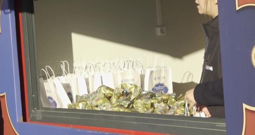 Bursa Büyükşehir Belediyesi, ilk iftar programında binlerce vatandaşı bir araya getirdi Bursa Büyükşehir Belediyesi, ramazan ayında kentin dört ayrı noktasında kurduğu