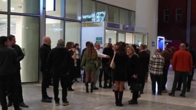 Bursa Büyükşehir Belediyesi Şehir Tiyatrosu, Albert Camus’nün kaleme aldığı, bireysel