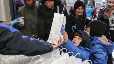 Bursa Büyükşehir Belediyesi’nden İnegöl’de iftar programı Bursa Büyükşehir Belediyesi, İnegöl’de düzenlediği iftar programında yüzlerce vatandaşı aynı