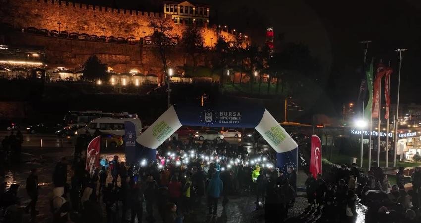 Bursa Tarihi Çarşı’nın gece atmosferinde oryantiring heyecanı Bursa Büyükşehir Belediyesi tarafından Tarihi Çarşı ve Hanlar Bölgesi’nde düzenlenen
