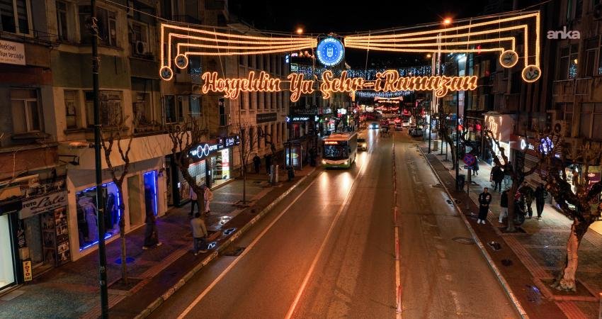 Bursa’yı ramazan coşkusu sardı Bursa Büyükşehir Belediyesi, yoğun yaya ve araç trafiğine sahip noktaları