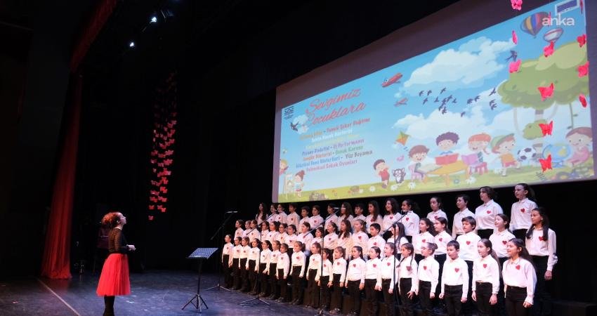 Büyükçekmece Belediyesi’nden Sevgi Günü’nde çocuklara özel etkinlikler Büyükçekmece Belediyesi tarafından Atatürk Kültür Merkezi’nde düzenlenen "Sevgi Günü" etkinliklerinde