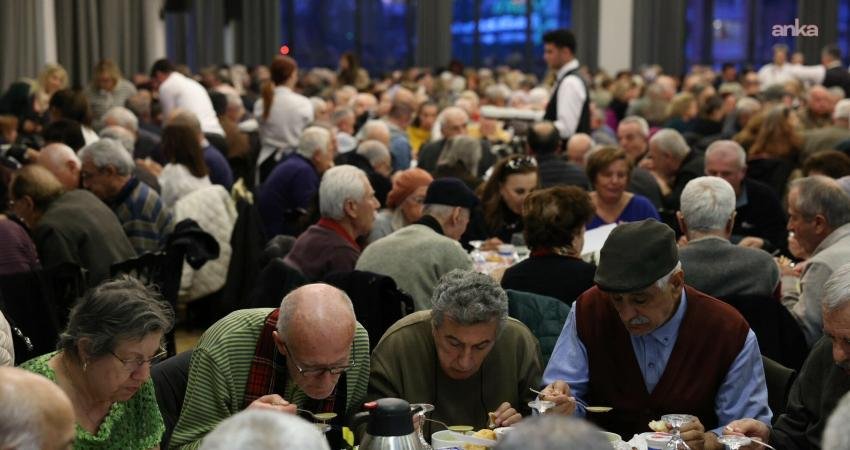 Çankaya Belediye Başkanı Hüseyin Can Güner emeklilerle iftarda buluştu Çankaya Belediye Başkanı Hüseyin Can Güner, emekli yurttaşlar için düzenlenen iftar