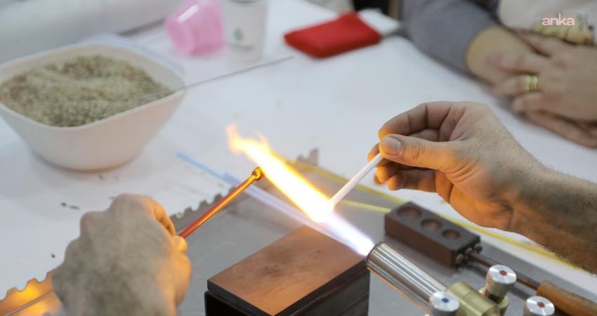 Çankaya Belediyesi Yaşar Kemal Kültür Merkezi’nde devam eden cam üfleme