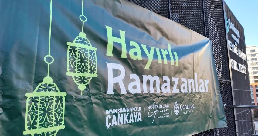 Çankaya Belediye Başkanı Ramazan ayının ilk iftarını vatandaşlarla birlikte çadırda yaptı Çankaya Belediyesi, Ramazan ayının ilk iftarını Cebeci, Türközü ve Öveçler