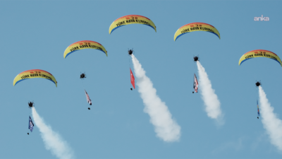 Türk Hava Kurumunun (THK) motorlu yamaç paraşütleri ve dronelarla yürüttüğü