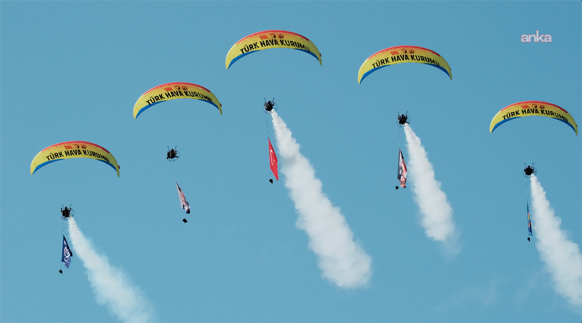 Türk Hava Kurumunun (THK) motorlu yamaç paraşütleri ve dronelarla yürüttüğü