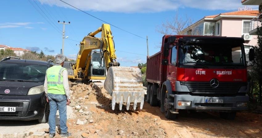 Çeşme Belediyesi’nden yol yenileme seferberliği Çeşme Belediyesi, ilçe genelinde ulaşım konforunu ve yaya güvenliğini artırmak