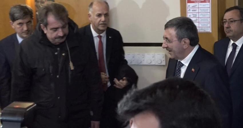 Cevdet Yılmaz Malatya’da iş dünyasıyla buluştu… Yılmaz, “İhracat 270 milyar doları aştı, hizmet ihracatıyla birlikte 396 milyar dolara ulaştık” Cumhurbaşkanı Yardımcısı Cevdet Yılmaz, bir dizi ziyaret gerçekleştirdiği Malatya’da “İş