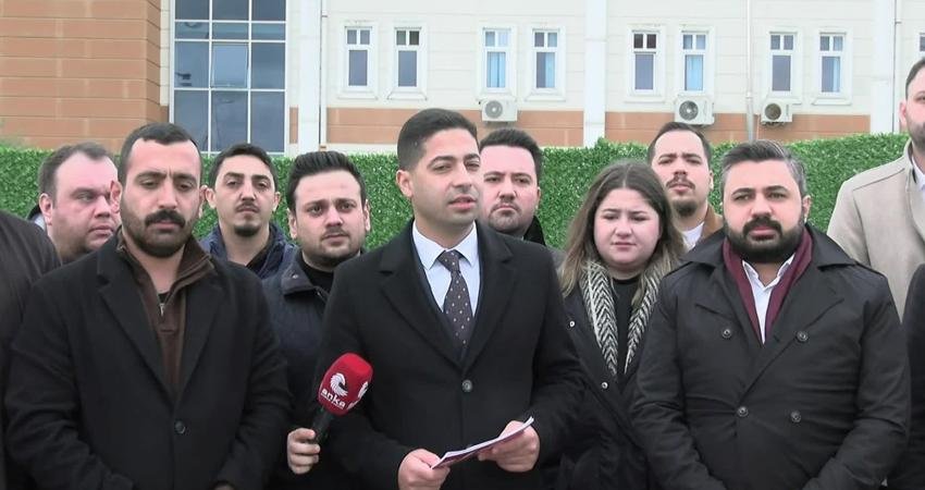 CHP Gençlik Kolları’ndan Silivri önünde açıklama: “Çankaya Köşkü’nde Ekrem Başkanımızı görene kadar mücadeleye devam edeceğiz” CHP Gençlik Kolları Genel Başkan Yardımcısı Hasan Bakmaz, Silivri Cezaevi
