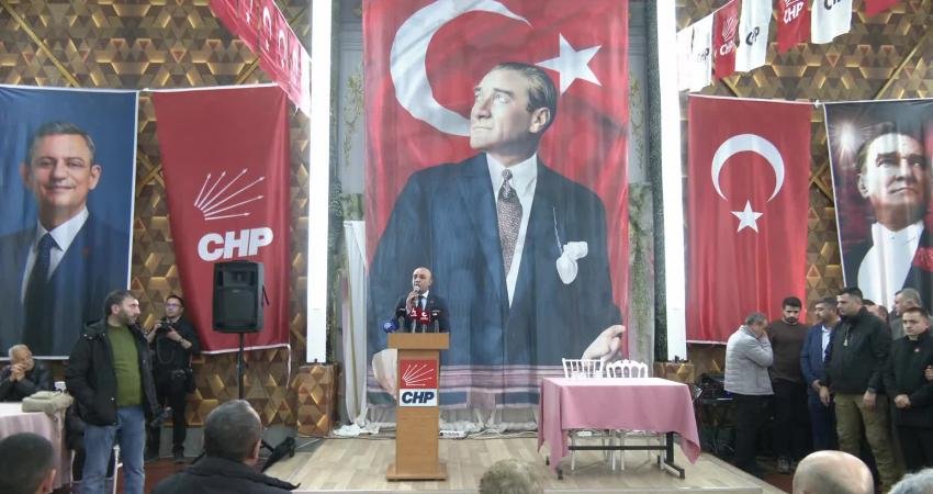 CHP Genel Başkanı Özel, İslahiye’de depremde hayatını kaybedenler için anma programına katıldı: “İktidar olduğumuzda sorunlarınızı kökünden çözmeye söz veriyoruz” Gaziantep İslahiye’de, depremde hayatını kaybedenler için düzenlenen anma programına katılan