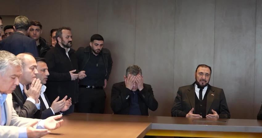 CHP Genel Başkanı Özel’den Türkiye Caferileri lideri Özgündüz’e taziye ziyareti CHP Genel Başkanı Özgür Özel, Türkiye Caferileri lideri Selahattin Özgündüz’e