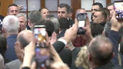 CHP Genel Başkanı Özgür Özel, "Gerçekle yüzleşmek, sokağa inmekle oluyor.