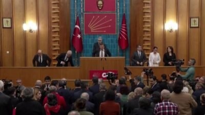 CHP Genel Başkanı Özgür Özel, Saadet Partisi'nce İstanbul'da düzenlenen iftar