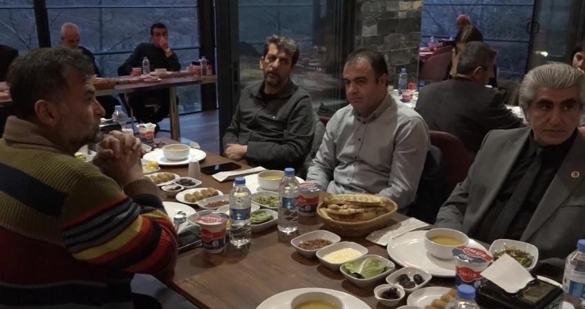 CHP Malatya Battalgazi İlçe Örgütünün iftarında depremin yaralarının sarılmasına yönelik mesaj CHP Malatya Battalgazi İlçe Örgütünün Ramazan ayı dolayısıyla düzenlediği iftar