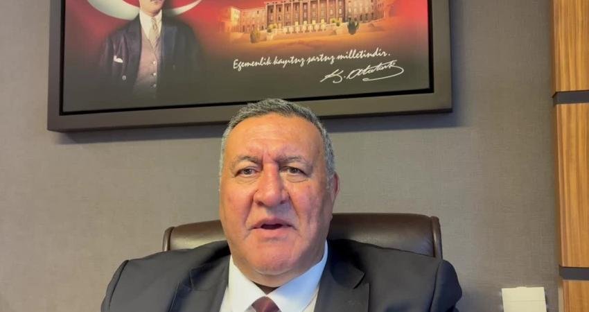 CHP Niğde Milletvekili Gürer: “2018’de bayram ikramiyesiyle 16 ramazan kolisi alınırken, bugün 8 koli alınabiliyor” CHP Niğde Milletvekili Ömer Fethi Gürer, emekli bayram ikramiyesindeki alım