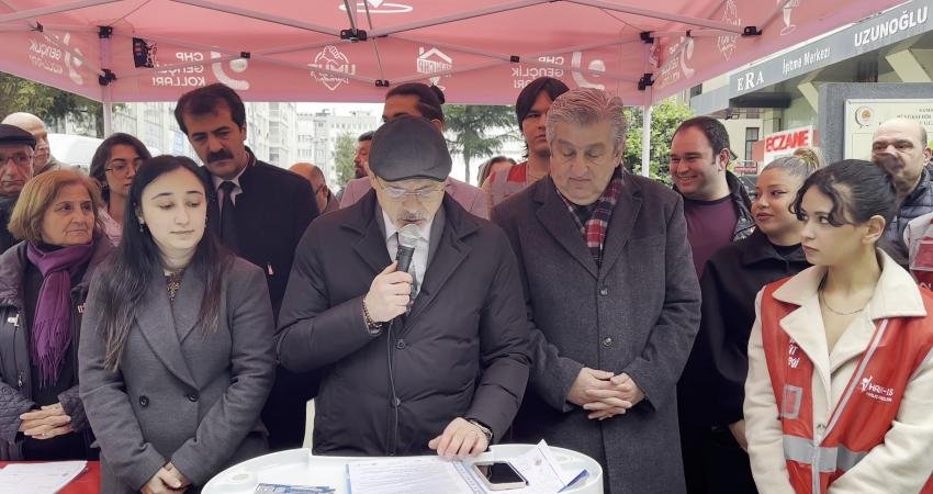 CHP'nin "Katlanmak zorunda değilsiniz" sloganıyla başlattığı üyelik kampanyası kapsamında sahaya