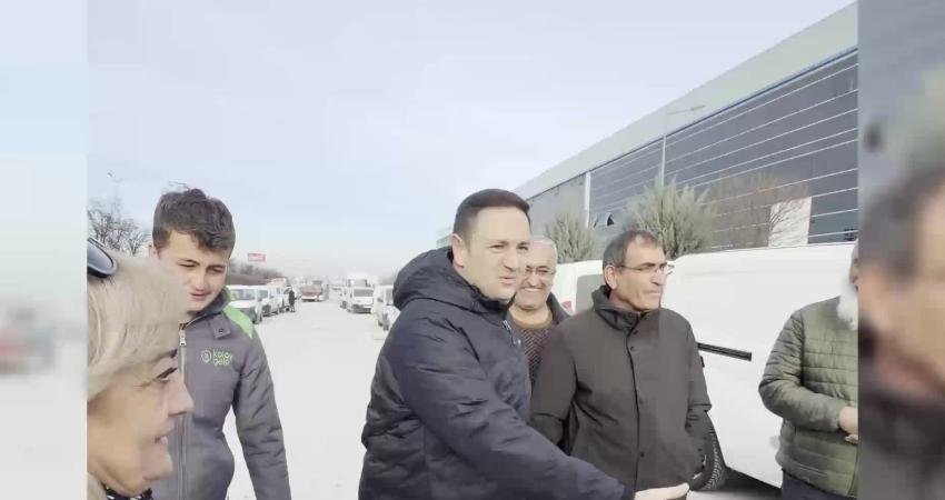 CHP Ankara Milletvekili Umut Akdoğan, düşük zamma itiraz ederek eyleme