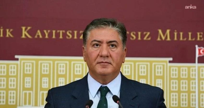 CHP’li Emir’den Alican Uludağ’ın tutuklanmasına tepki: “Çağlayan’ın hukuksuz kolunu Ankara’ya uzatmak tam bir zorbalıktır” CHP Grup Başkanvekili Murat Emir, gazeteci Alican Uludağ’ın tutuklanmasına tepki