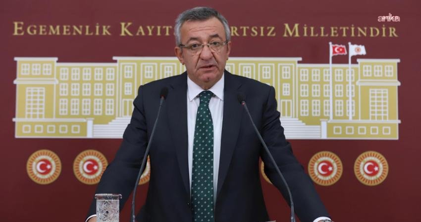 CHP’li Engin Altay memur emeklileri için kanun teklifini Meclis Başkanlığı’na sundu: “Memur emeklisine 22 bin 157 lira seyyanen zam haktır” CHP İstanbul Milletvekili Engin Altay, memur emeklilerinin yaşadığı ekonomik mağduriyeti gidermeye yönelik