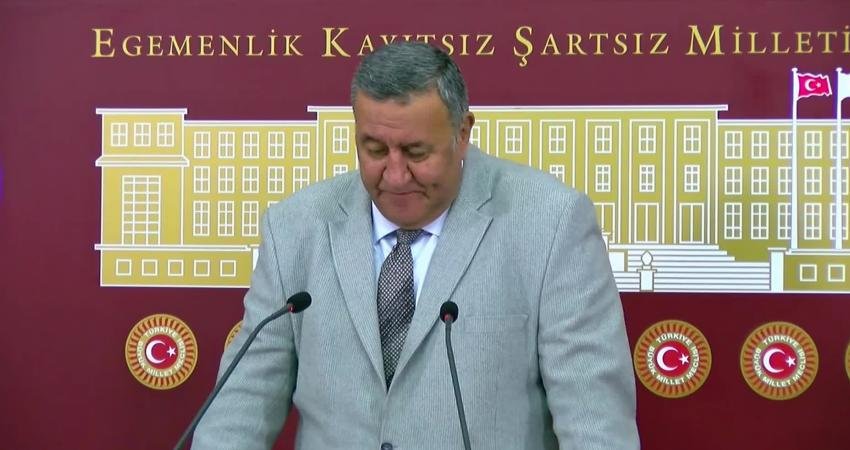 CHP’li Gürer: “2018’de 500 bin anaç koyun dağıtımı hedeflenirken şimdi 2026-2028 döneminde 3 yılda toplam 150 bin koyun dağıtımı öngörülüyor” CHP Niğde Milletvekili Ömer Fethi Gürer, geçmiş dönemde hükümetin açıkladığı