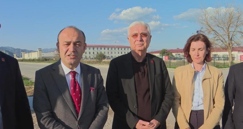 CHP’li Karabat’tan Muhittin Böcek için tutuksuz yargılama çağrısı: Tutukluluk bir cezalandırma olarak değerlendirilemez CHP Genel Başkan Yardımcısı Özgür Karabat, tutuklu Antalya Büyükşehir Belediye