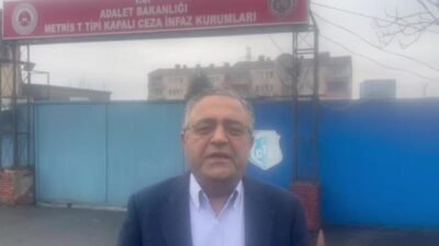 Metris Cezaevi'nde tutuklu bulunan gazeteci Alican Uludağ'ı ziyaret eden CHP