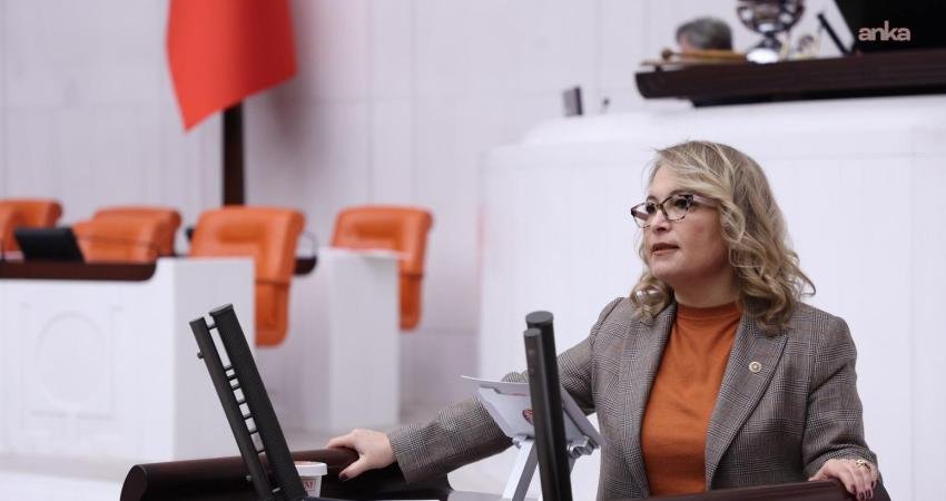 CHP’li Yanıkömeroğlu Ulaştırma ve Altyapı Bakanı Uraloğlu’na yeni Antalya–Konya kara yolunu sordu CHP İstanbul Milletvekili Sibel Yanıkömeroğlu, yeni Antalya–Konya kara yolunun Eynif Ovası geçişinde,