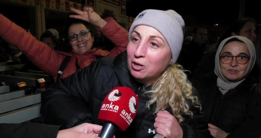 CHP’nin Bakırköy mitingi: “Ekrem İmamoğlu dışarı çıktığında motorları maviliklere süreceğiz” CHP'nin Bakırköy'de düzenlediği Millet İradesine Sahip Çıkıyor" mitingine katılan bir