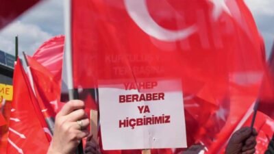 CHP’nin “Millet İradesine Sahip Çıkıyor” mitinginin 91’incisi Kocaeli’deki Real Meydan’da