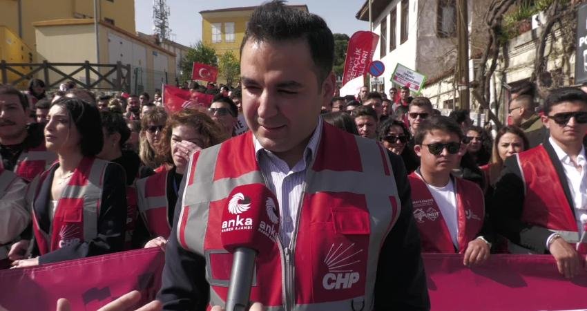 CHP’nin Milas’ta “Millet İradesine Sahip Çıkıyor” mitingi… Cem Aydın: “O sandık geldiğinde en büyük cevabı gençler, kadınlar, emekçiler, emekliler verecek” CHP Gençlik Kolları Genel Başkanı Cem Aydın, “Biz istiyoruz ki