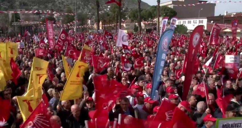 CHP’nin Milas’ta “Millet İradesine Sahip Çıkıyor” mitingi… Ekrem İmamoğlu: “Bu iktidarda, sadece bir kişinin verdiği işi hallederseniz makamınızı koruyup yükselebilirsiniz; hiçbir şey olamasanız da bakan olursunuz” CHP’nin cumhurbaşkanı adayı, tutuklu İstanbul Büyükşehir Belediye Başkanı Ekrem İmamoğlu,