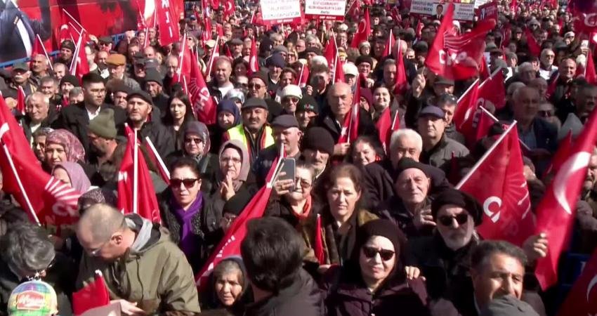 Ekrem İmamoğlu: “Tutukluluğumuz katmerli bir zorbalığa dönüştü” CHP'nin cumhurbaşkanı adayı Ekrem İmamoğlu, Burdur'da düzenlenen "Millet İradesine Sahip Çıkıyor"