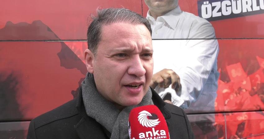 CHP’nin “Millet İradesine Sahip Çıkıyor” mitingi Burdur’da CHP Genel Başkanı Özgür Özel'in mitinglerdeki konuşmasını işitme engelli yurttaşlara