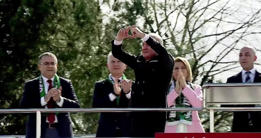 CHP’nin “Millet İradesine Sahip Çıkıyor” mitingi Kocaeli’de… Ekrem İmamoğlu: “Benim ve arkadaşlarım için hangi siyasi projenin, hangi koltuk hesabının gereği yerine getiriliyor?” Marmara Cezaevi'nde tutuklu bulunan CHP'nin cumhurbaşkanı adayı Ekrem İmamoğlu, Kocaeli’de