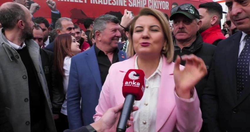 CHP’nin “Millet İradesine Sahip Çıkıyor” mitingi Kocaeli’de… İzmit Belediye Başkanı Hürriyet: “Bu enerji, bu inanmışlık, bu kararlılık ve bu istikrar bizi iktidara taşıyacak” İzmit Belediye Başkanı Fatma Kaplan Hürriyet, CHP'nin "Millet İradesine Sahip Çıkıyor" mitinginde